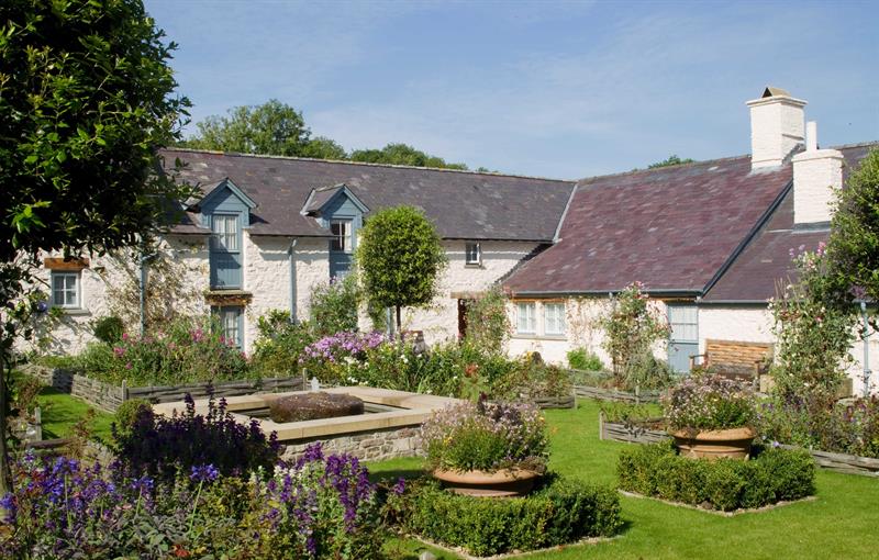 Cottages LlwynywermodEstate NorthRange