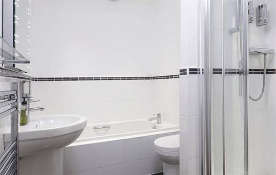 York Malt House Bathroom shower