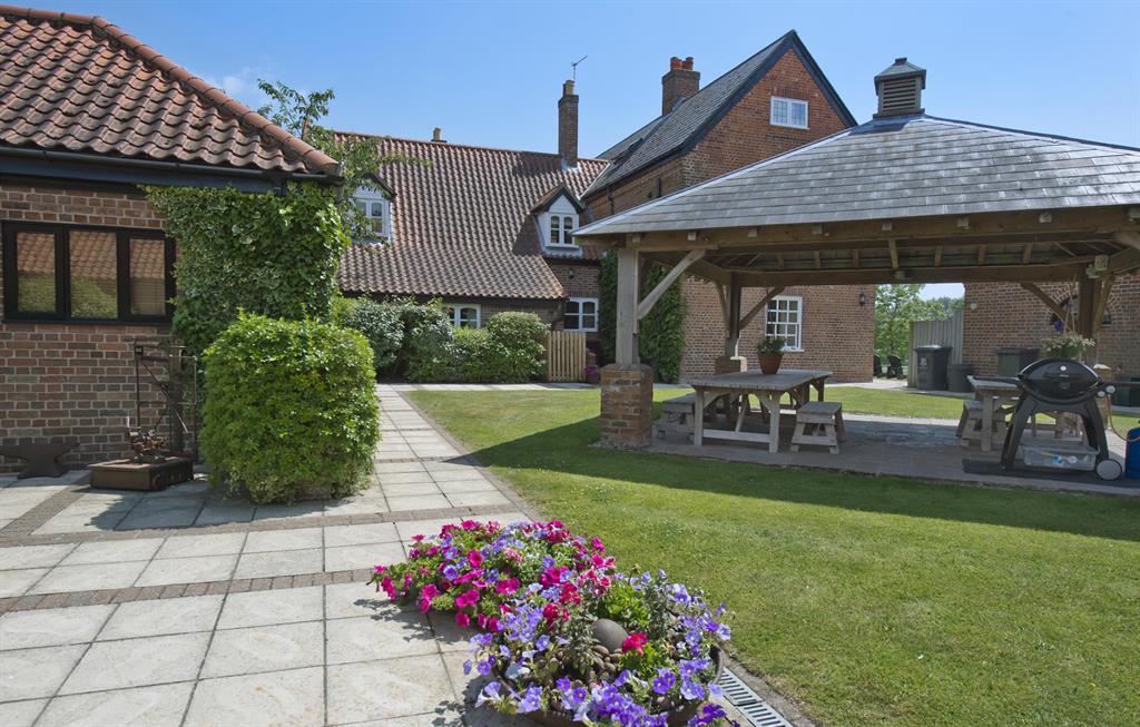 Cottages LowerWoodFarm Bramley