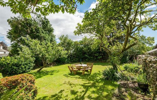 The Farmhouse Private Walled Garden