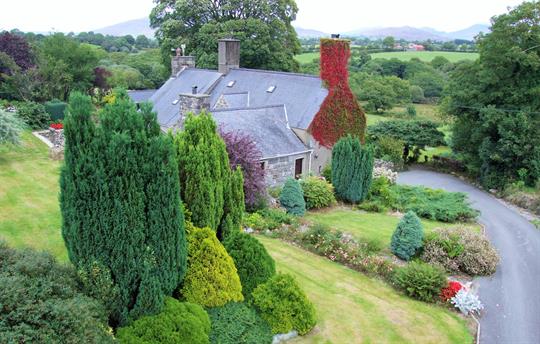 Betws Bach Olde Worlde Farmhouse
