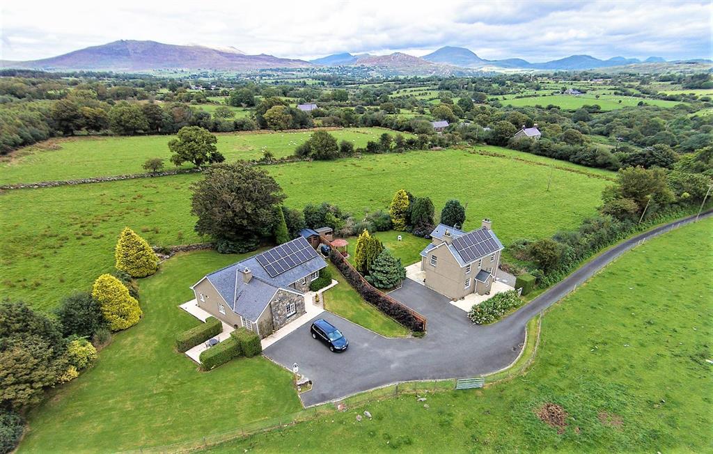 Rhos Wen and Rhos Ddu with Snowdonia beyond