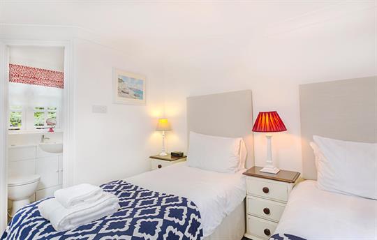 Bell Cottage Twin Room and ensuite