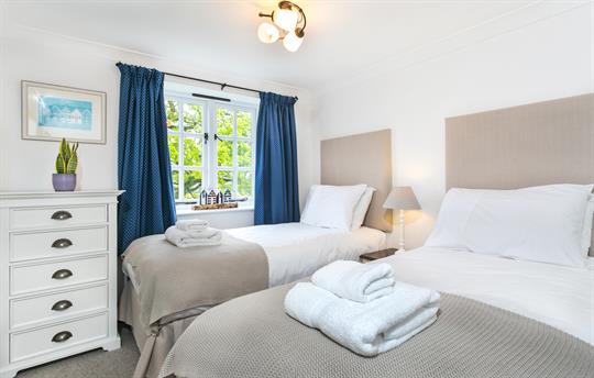 Twin Bedroom Oak Cottage