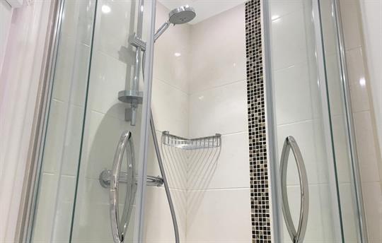 Ensuire Shower Oak Cottage