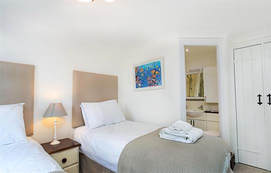 Twin Room and ensuite Oak Cottage