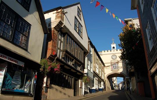 Historic Market Town of Totnes just 2.5 miles away