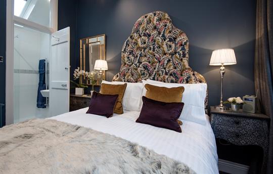 Wood Cottage with en suite