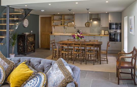 Kitchen & Dining Area