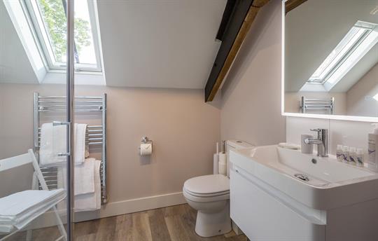 Bedroom 2 (en suite)