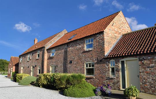 Foldyard Barn House & Granary