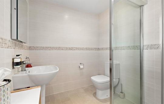 Large, spacious bathroom