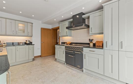 Large, well equipped kitchen