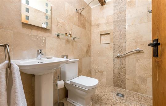 Barn House wetroom