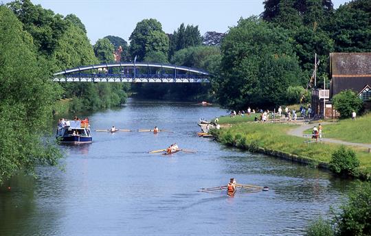 Hire a boat on the Severn