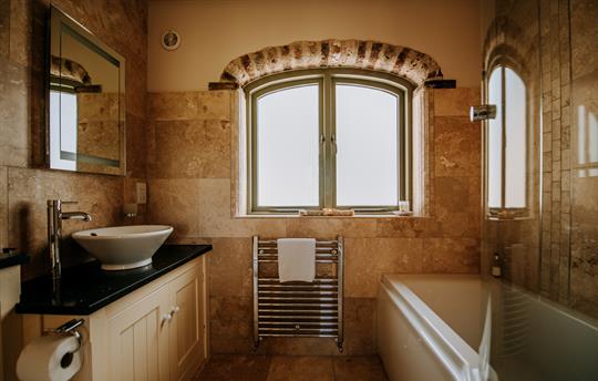 The Cake House en-suite bathroom