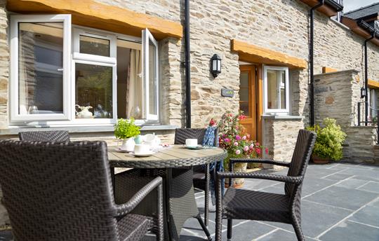 Cych Cottage patio