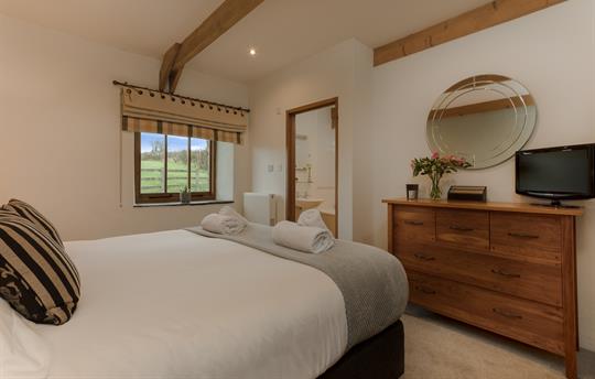 Super king en-suite bedroom