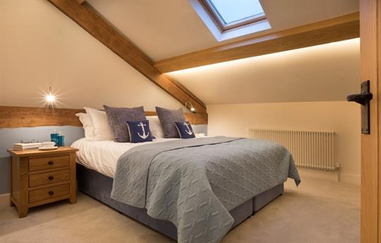 Double or twin bedroom available