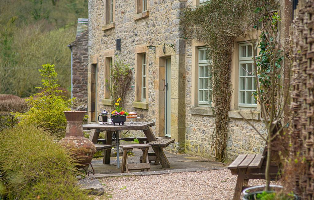 Luxury Holiday Cottages in Peak District, Derbyshire, Cheshire & Staffs