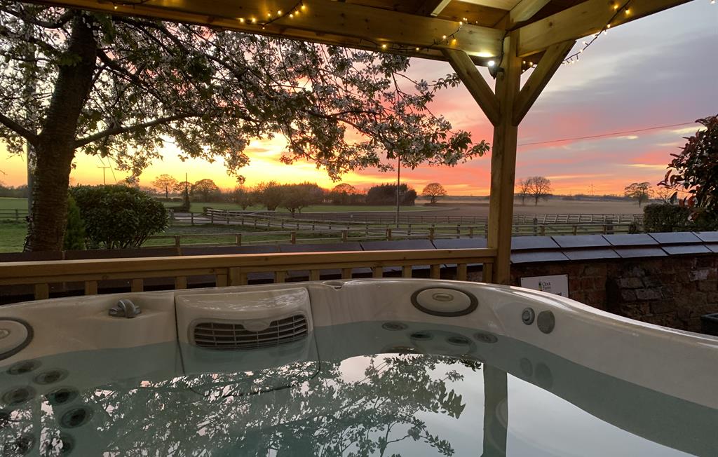 Cottages ClockFarmHouse ClockFarmHouse