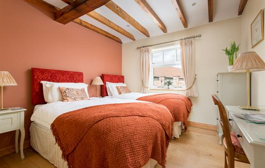 Twin bedroom which can also be superking