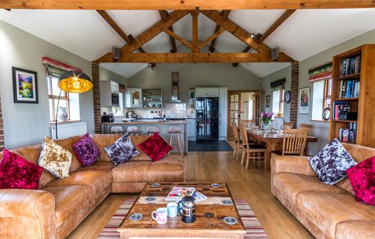 Open plan lounge/kitchen