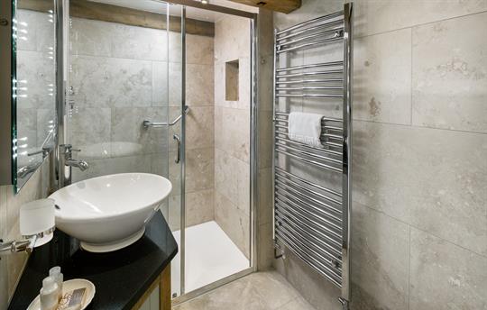 The Granary Twin bedroom  en-suite