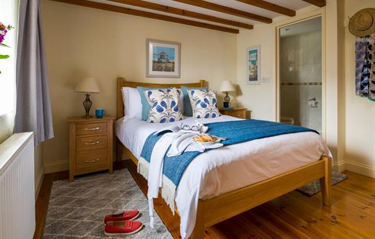 Double bedroom with ensuite shower room