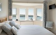 Master bedroom - sea view from the bed