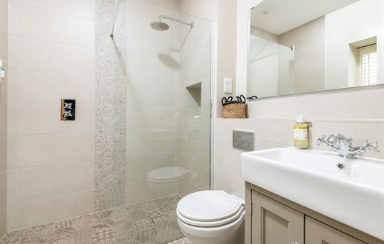 Second bedroom en suite