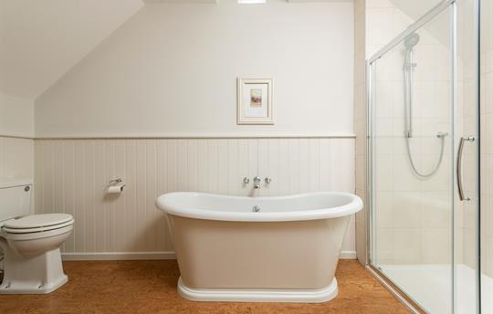 Master bedroom en suite