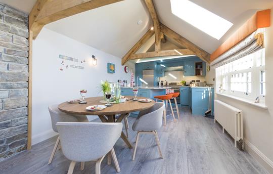 Wella kitchen and dining area