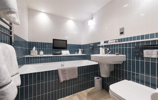 Wella ensuite bathroom