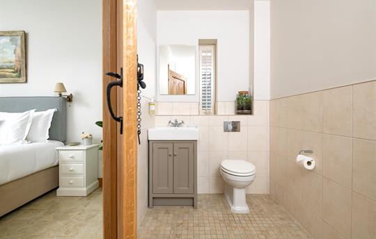 Second bedroom en suite