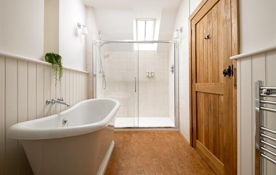 Master bedroom en suite