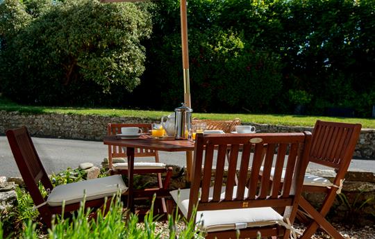 Catch the morning sun over breakfast 