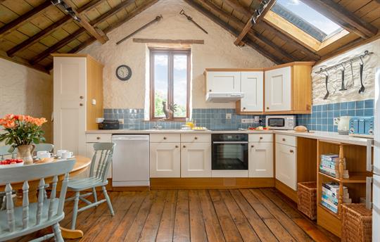 Spacious kitchen area to enjoy eating together