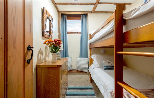 I bags the top bunk!