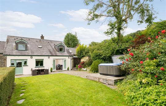 Hot tub in the garden