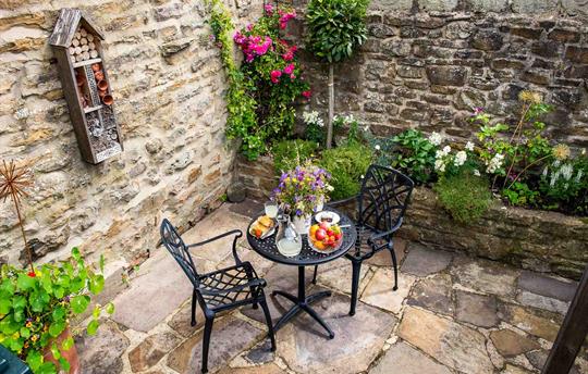 Minnie's Cottage, patio garden