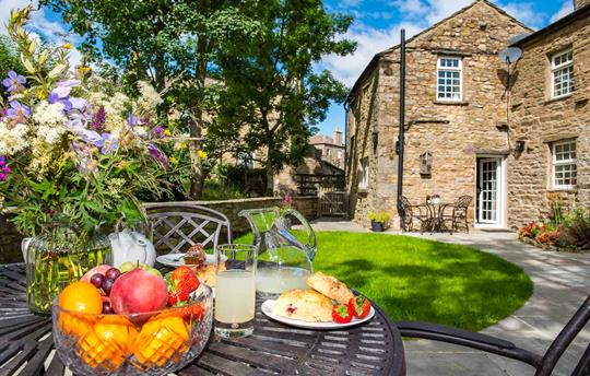 Urlay Nook, south facing private garden 