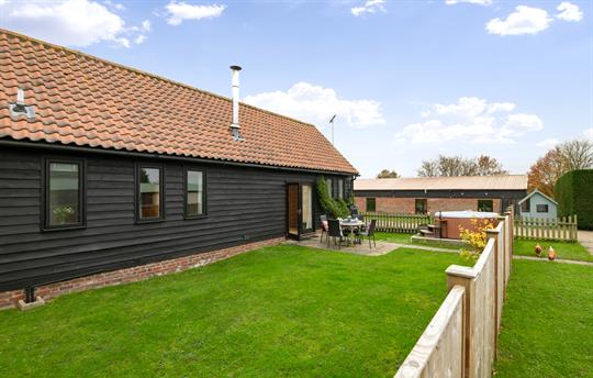 Private garden ideal for pets