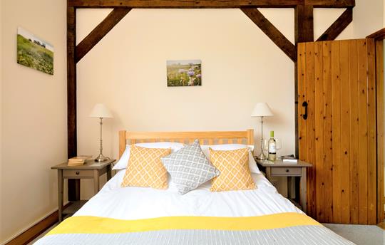 Bright and cheery ground floor double bedroom