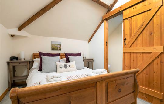 Lovely double bedroom with en suite shower room