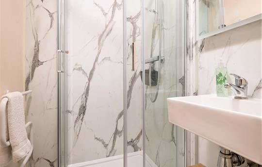 En suite shower & wc adjoining the double bedroom