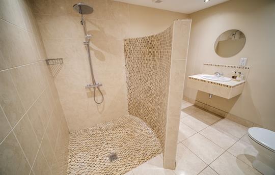 Double en suite bathroom