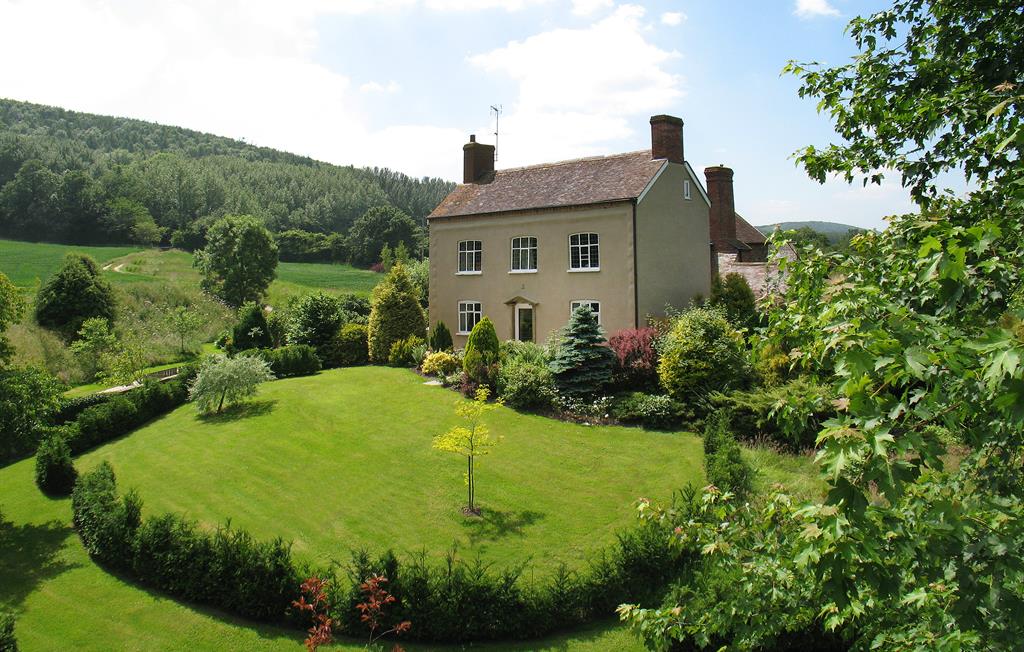 Manor House set in nearly an acre of gardens 