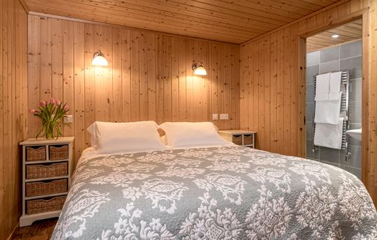 Super king-size, en suite bedroom