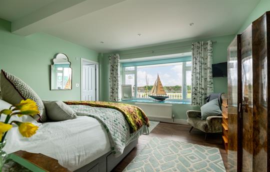 Downstairs bedroom with en suite bathroom